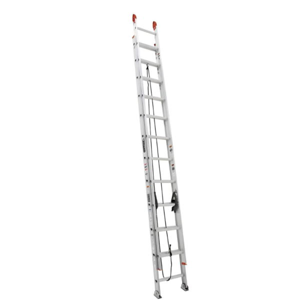 Toma general de escaleras de aluminio con extensión con la intención de notar la calidad de los materiales y sus dimensiones.